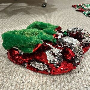 Jingly size large extra large, 9 to 11 elf sequin slippers, red silver green